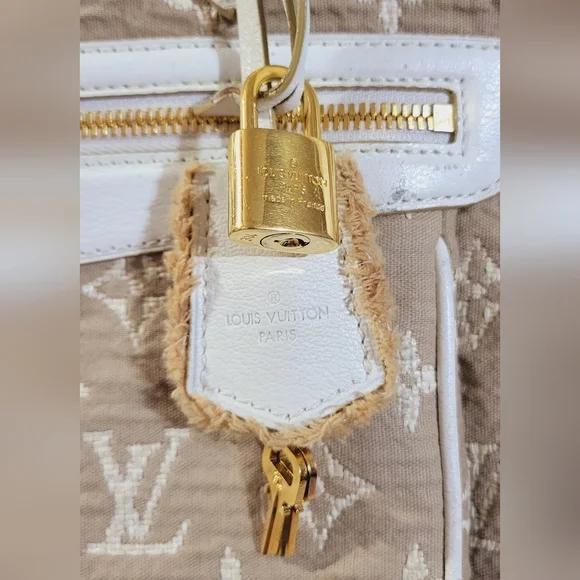 Authentic Louis Vuitton Monogram Blanc Sabbia MM - Picture 10 of 16